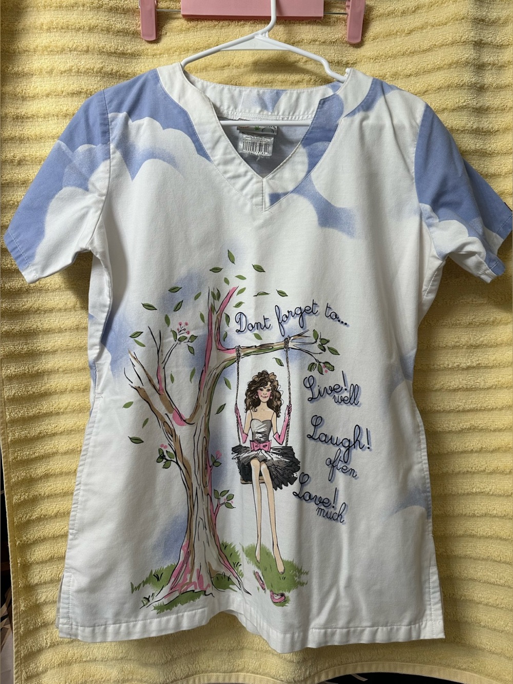 Women’s scrub top EUC
